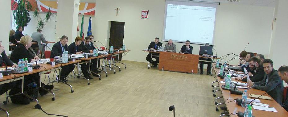 Na sesji o spółkach. Radni pytali o ZUO